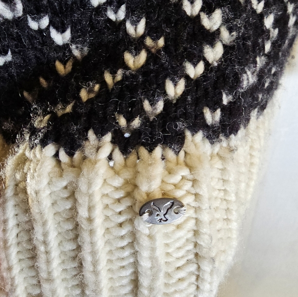 2/$20 American Eagle M Thick Sweater - Picture 3 of 10